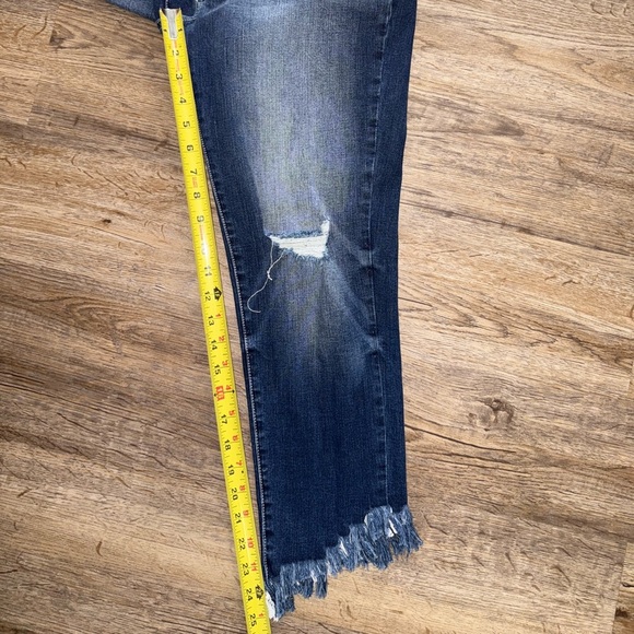 Kancan • Estilo Cropped Fray Hem Jeans - Picture 7 of 8